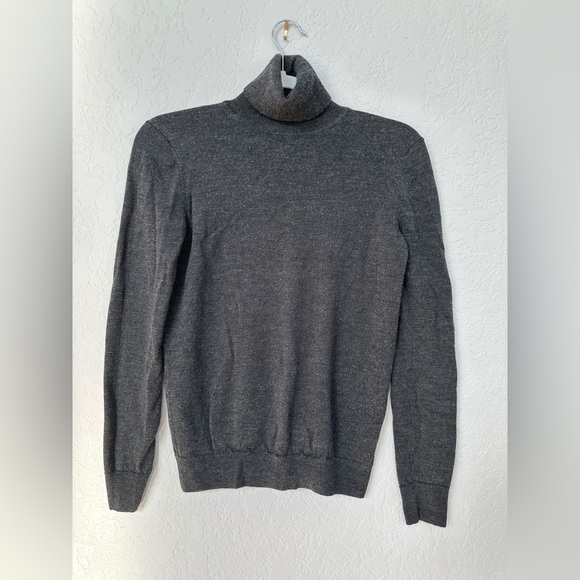 Uniqlo Women's Slim Fit Wool Sweater Turtle Neck, Size M, Lightweight, Gray - Picture 1 of 5